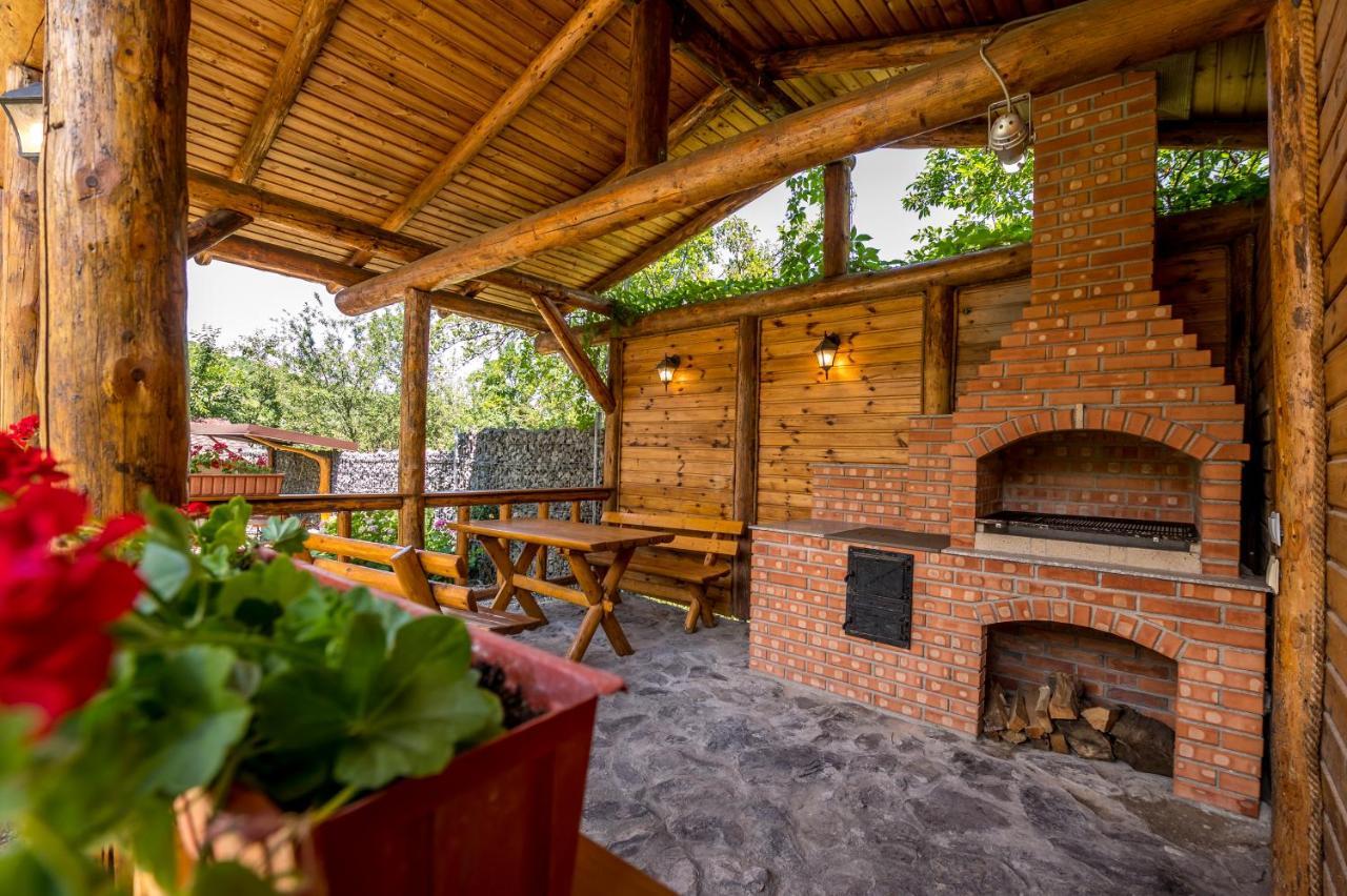 Casa De Vacanta Sadu Buitenkant foto