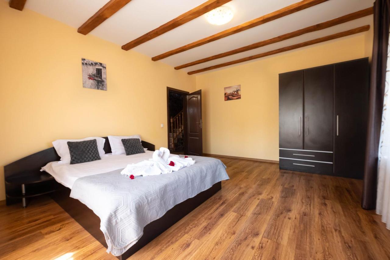 Casa De Vacanta Sadu Buitenkant foto